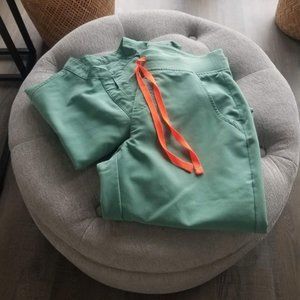 Gently used Jade Figs top and bottom set